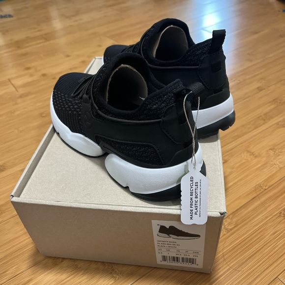 Sneakers - Picture 3 of 5